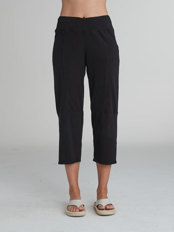 Cut Loose Walking Capri
