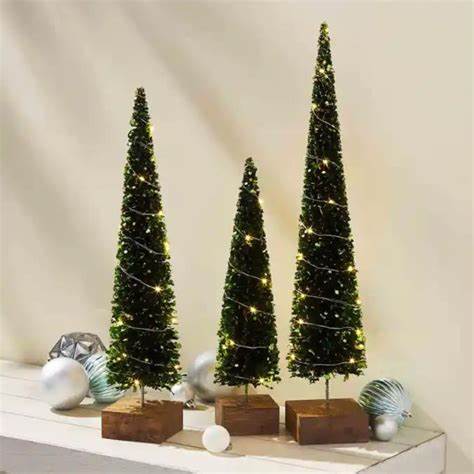 Light-Up Boxwood Tree